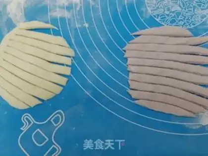 Make Flower buns step 1