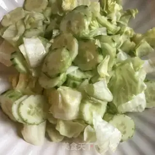 Make Seagull shrimp salad step 2