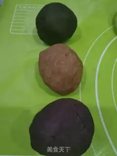 Make Color spiral souffle step 1