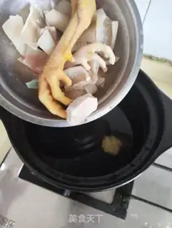 Make Sea cucumber gel claw soup step 4
