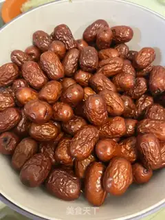 Make Blood-stained red dates step 0
