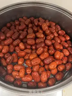 Make Blood-stained red dates step 1