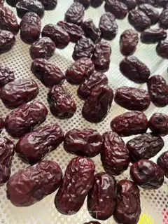 Make Blood-stained red dates step 2