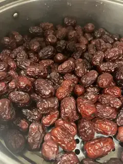 Make Blood-stained red dates step 3