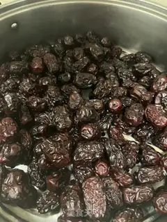 Make Blood-stained red dates step 5