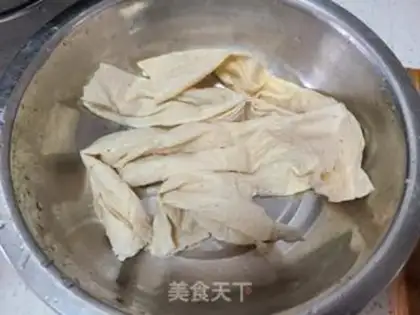 Make Celery leaves, soybeans step 1