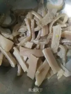 Make Onion fried pork step 1