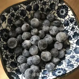 Make Blueberry yogurt step 1