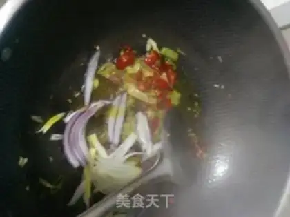 Make Onion fried pork step 3