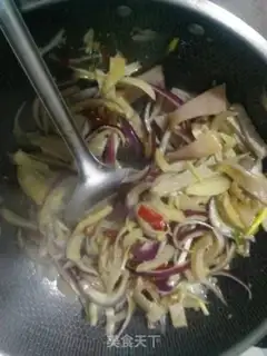 Make Onion fried pork step 5
