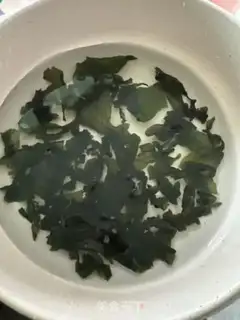 Make Clothes and fungus egg soup step 0