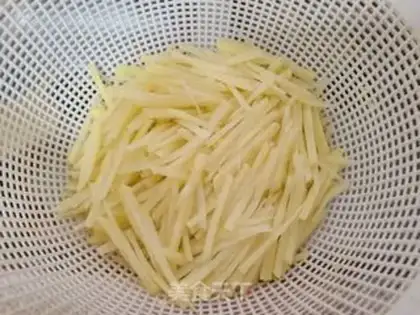 Make Red-skinned potatoes with red carrots step 2