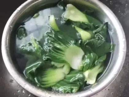 Make The green cabbage step 1