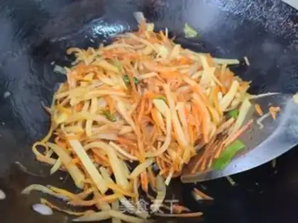 Make Red-skinned potatoes with red carrots step 5