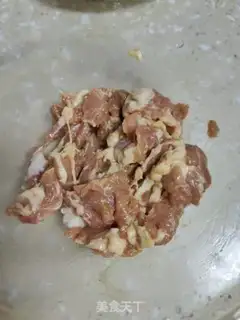 Make The top of the muscles is a golden needle mushroom step 1
