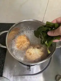 Make Clothes and fungus and egg beef soup step 6