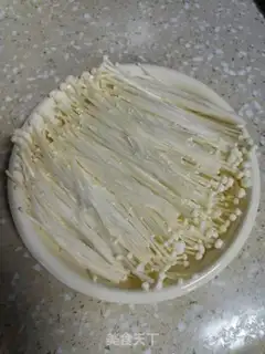 Make The top of the muscles is a golden needle mushroom step 2