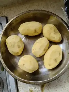 Make Spicy potatoes for chicken step 1