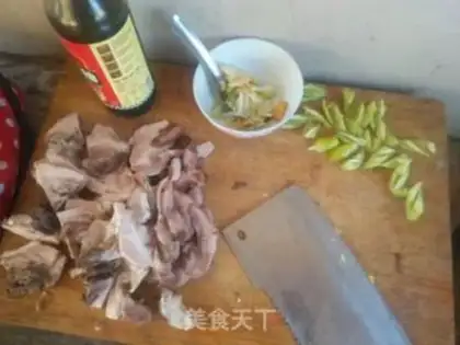 Make Pyramid fried pork step 0