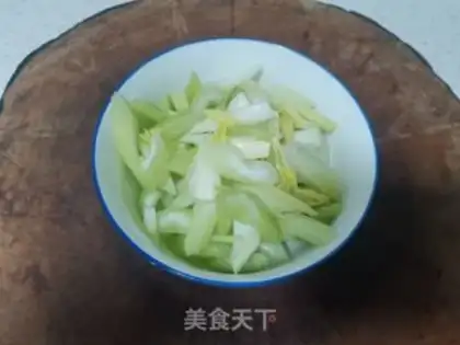Make Celery fried dry step 0