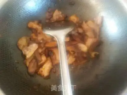 Make Pyramid fried pork step 2