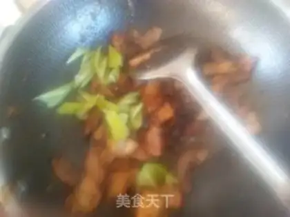 Make Pyramid fried pork step 3