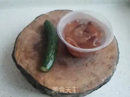 Make A cucumber splattered head step 0