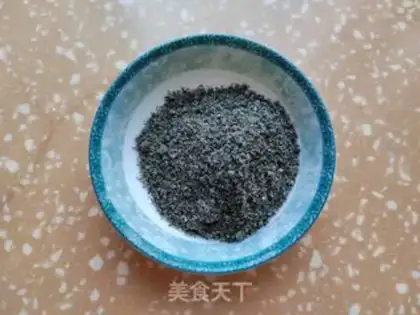 Make Black sesame date apple porridge step 1