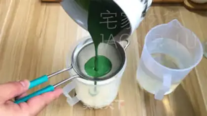 Make Three-coloured pudding step 4