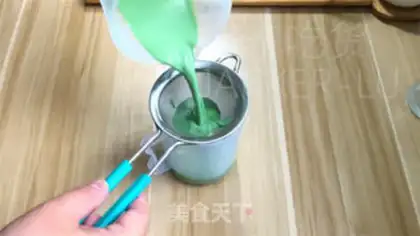 Make Three-coloured pudding step 7