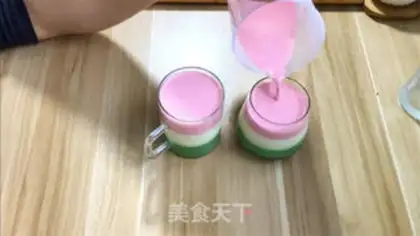 Make Three-coloured pudding step 17