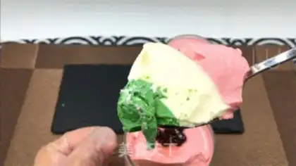 Make Three-coloured pudding step 19