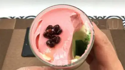 Make Three-coloured pudding step 20