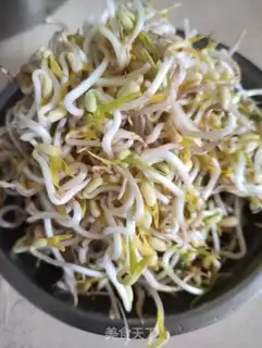 Make Bean sprouts with yellow rice cake step 1