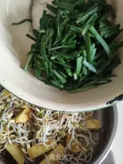 Make Bean sprouts with yellow rice cake step 5