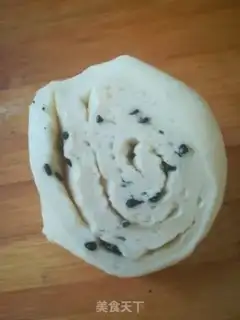 Make Black sesame roll step 3