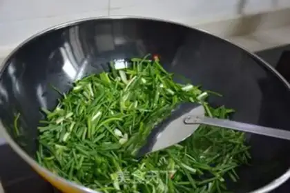 Make Wild onion fried eggs step 6