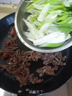 Make Onion fried lamb step 6
