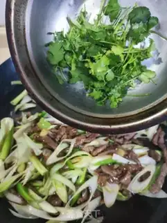 Make Onion fried lamb step 7