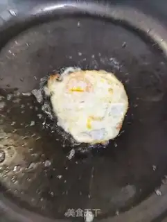 Make Egg soup step 1