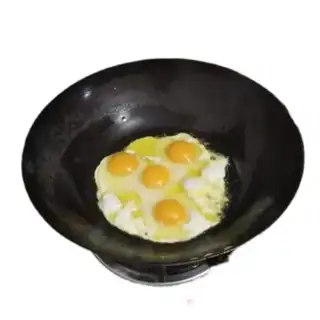 Make Pyramid sausage fried eggs step 0