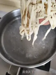 Make Halbin intestinal egg noodles step 7