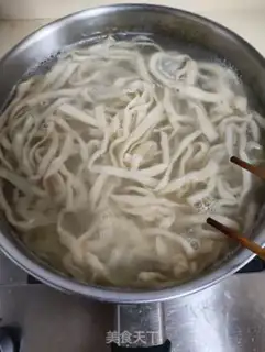 Make Halbin intestinal egg noodles step 8