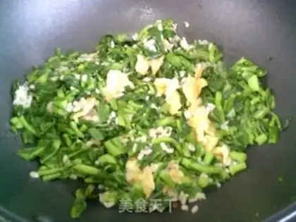 Make Eggs and rice, oil and vegetables step 6