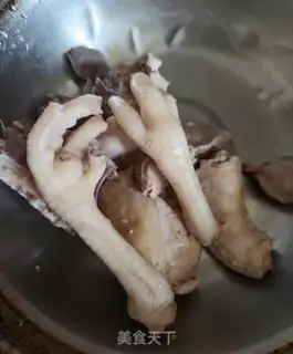 Make The cucumber chicken bone soup step 1