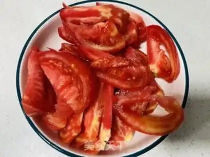 Make Tomato fried eggs step 1