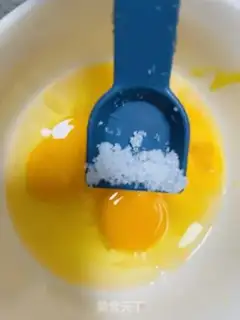 Make Tomato fried eggs step 3
