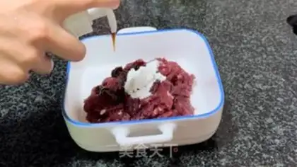 Make Mustard blue beef cover step 1
