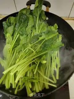 Make Olive oil spinach step 1
