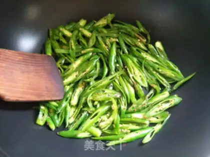 Make Abalone pepper fried meat step 3